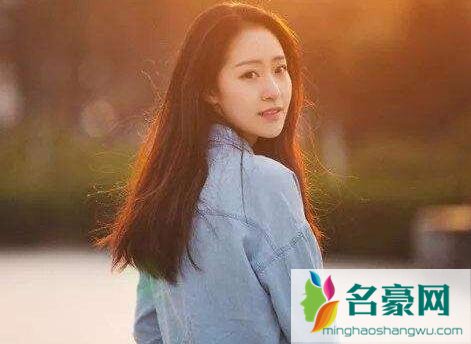 女生回头看你说明什么