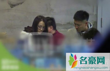 曹云金承认交往新女友 与张瀞尤海边同游