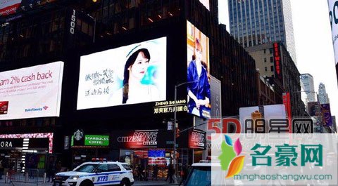 郑爽获最人气爱豆奖 郑爽爽爸亲临见证郑爽霸屏纽约时代广场