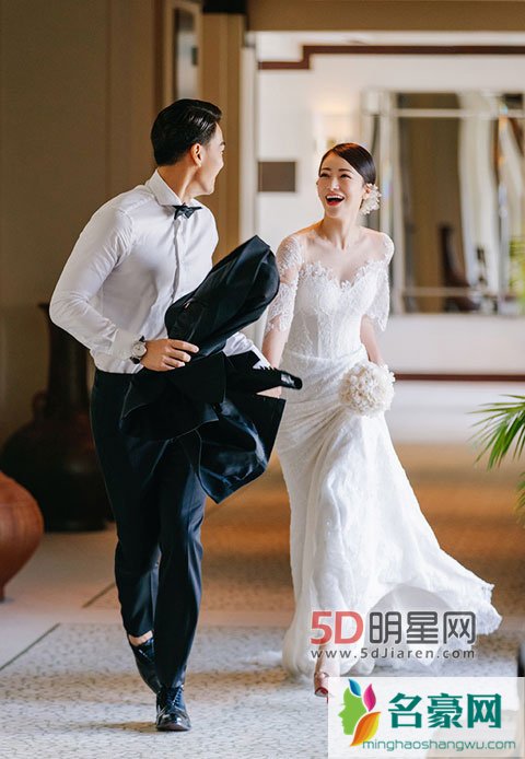 陈紫函戴向宇今日大婚 陈紫函戴向宇婚礼进行时