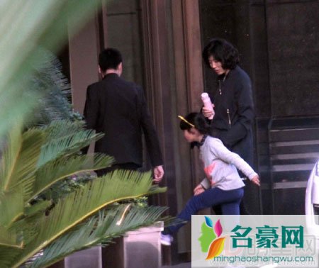 姚明妻女近照曝光 六岁小女孩身高碾压同龄人