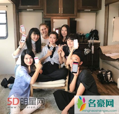 李冰冰双十一帮单身女员工清购物车 范冰冰赵丽颖待下属不薄