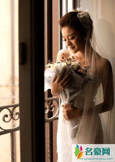 安以轩宣布婚讯密恋两年 唯美婚纱照惊艳娱乐圈