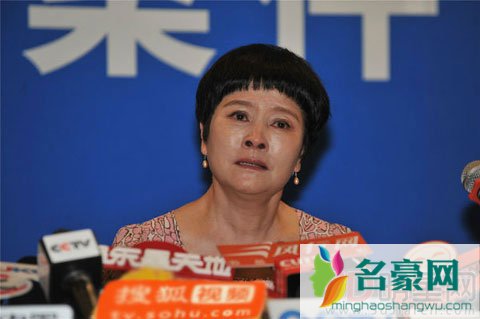 冯远征为爱妻庆生两人虐狗秀甜蜜 冯远征妻子年龄与资料