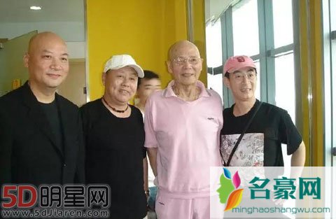 再也没人挑担了 六小龄童为了他再没过过生日