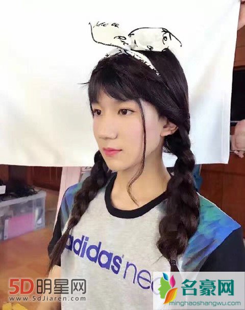 王源女装扮相亮了 曾与贾玲飙舞画风清奇