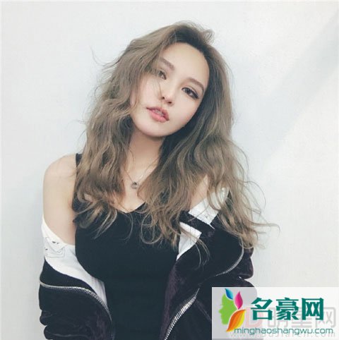 罗志祥的女友是谁 罗志祥女友深沟微露