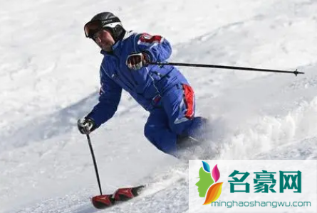2022年元旦去神农架滑雪人多吗1