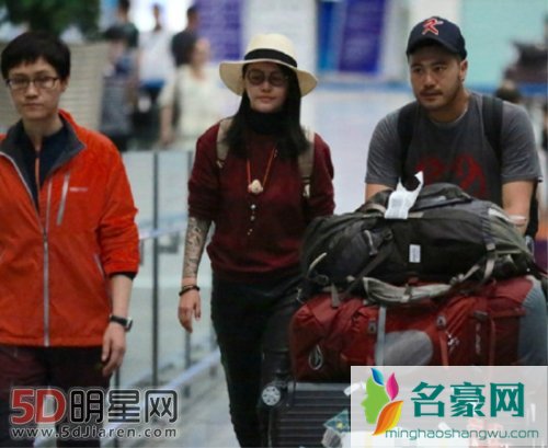 谭维维陈亦飞西藏求婚成功 携手回京