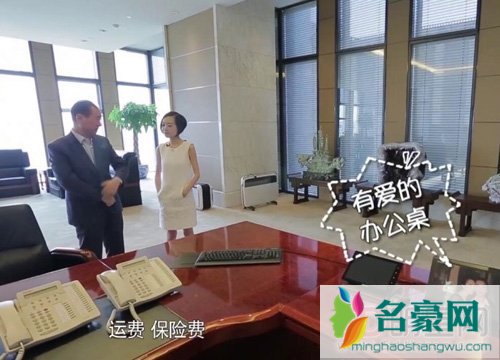 王健林桌面摆家人照片 王健林欲收购好莱坞电影公司