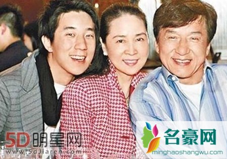 房祖名拍新片合作成龙 房祖名低调复出感恩父母