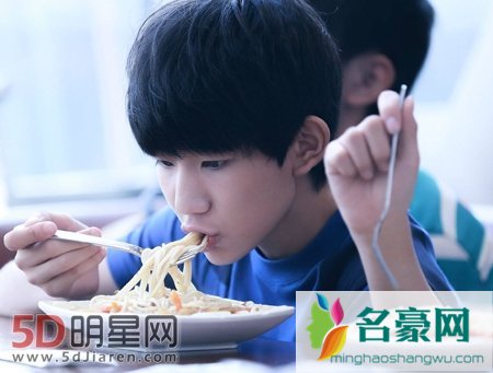 王源晒妈妈牌爱心鸡蛋面 食量惊人吓坏网友