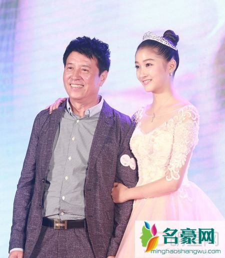 90后人气童星关晓彤父亲祝贺女儿以第一名成绩考入北电