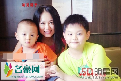 涓子老公吴健资料简介 涓子吴健婚纱照图片