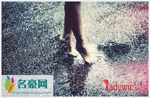 雨的图片_别人等送伞 我却等雨停