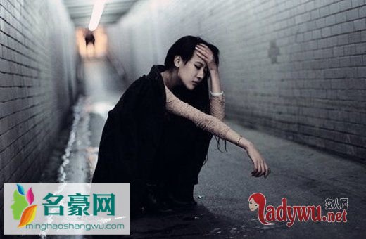 女人伤感的图片_一首悲伤的歌要唱多少遍