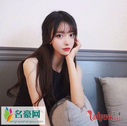 时光笑我孤独的像狗_非主流美女