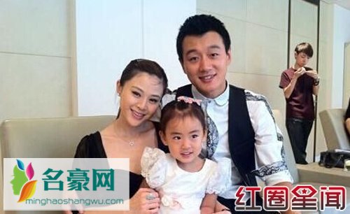 佟大为与老婆关悦及女儿佟含月