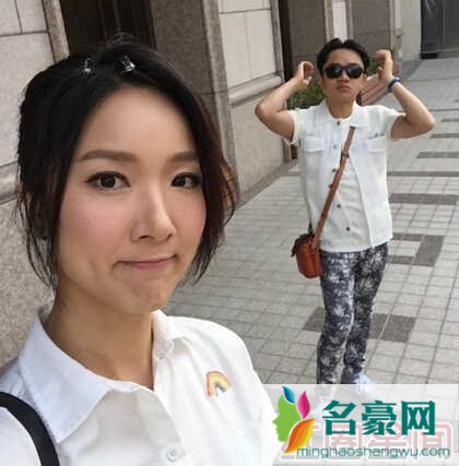 王祖蓝老婆李亚男晒两人合照