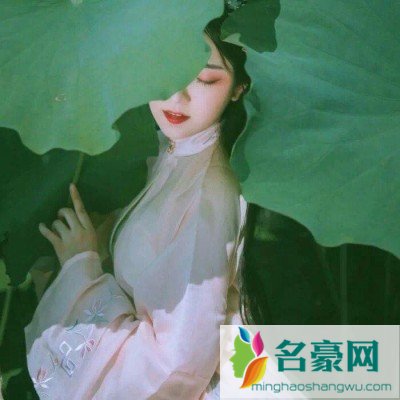 闺蜜和男朋友用情侣头像