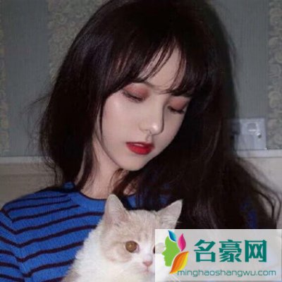 女朋友约会不化妆见别人才化妆