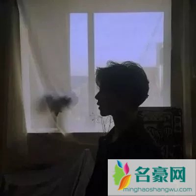 女朋友约会不化妆见别人才化妆