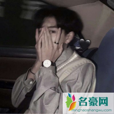 女友翻我手机看到了前女友相片