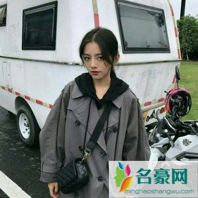 老公联系前女友正常吗