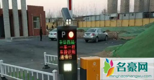 一车一杆跟车会不会砸到车2